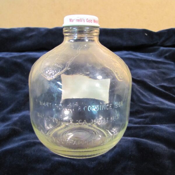 Martinelli's Vintage Gold Medal Apple Juice Glass Jar 10 Fl. Oz